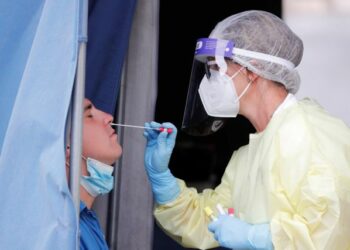 Ιταλία: Ουρές για τεστ στη Ρώμη – Υποχρεωτικός έλεγχος για όσους επιστρέφουν από διακοπές