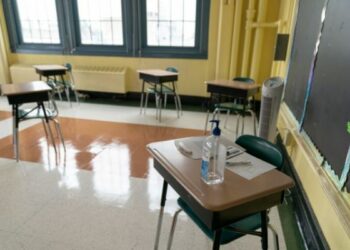 Ιταλία – Κορονοϊός: Με νέα θρανία και δωρεάν μάσκες ανοίγει τα σχολεία