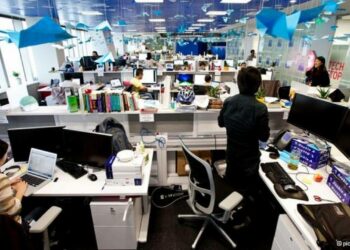 Υπουργείο Εσωτερικών: Υποχρεωτική για όλους η χρήση μάσκας στις δημόσιες υπηρεσίες