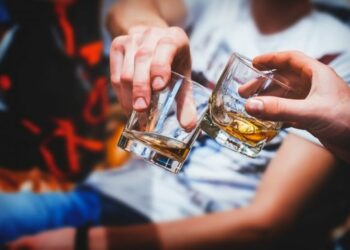 Χαλκιδική: Θετικοί στον κορονοϊό εργαζόμενοι σε μπαρ