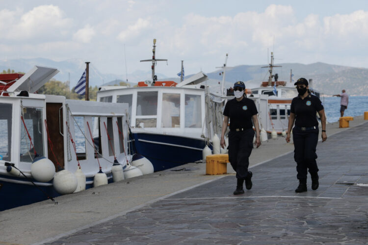 Πόρος: «Μαϊμού» φυσικοθεραπεύτρια η γυναίκα που  έσπειρε τον κορονοϊό