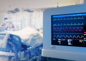 Λάρισα: Διασωληνώθηκε ηλικιωμένη από τον Αμπελώνα – Αυξάνονται οι διασωληνωμένοι στις ΜΕΘ