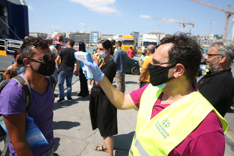 Κορονοϊός: Αρνητικά όλα τα τεστ στο λιμάνι του Πειραιά και της Ραφήνας