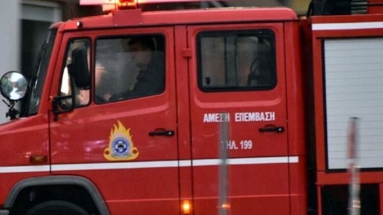 Φωτιά σε αποθήκη στο Αιγάλεω