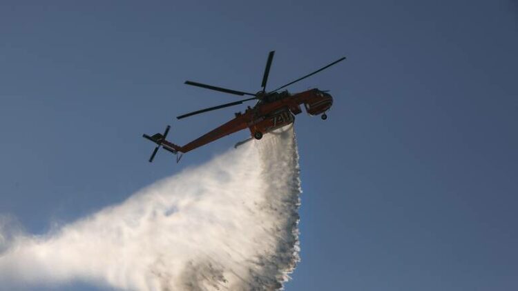 Ικαρία: Εκκενώθηκαν το βράδυ οικισμοί – Ενισχύθηκαν οι πυροσβεστικές δυνάμεις