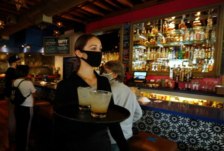 Κορονoϊός – Σε ισχύ από σήμερα τα νέα μέτρα: Χωρίς όρθιους πελάτες μπαρ και κέντρα διασκέδασης