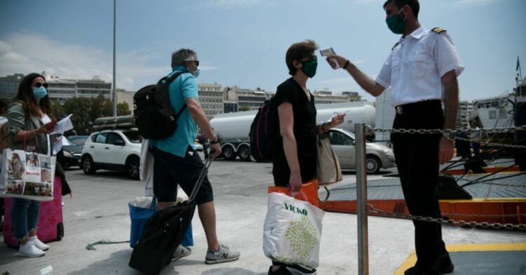 Σκιάθος: Στρατιωτικός δεν φορούσε μάσκα στο πλοίο και δεν έδινε τα στοιχεία της για το πρόστιμο