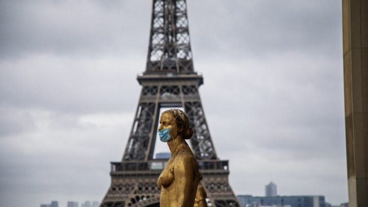 Γαλλία: Πάνω από 2.000 νέα κρούσματα σε 24 ώρες
