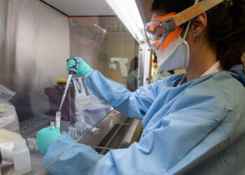 Κορονοϊός: Προσλήψεις στο Κέντρο Ιχνηλάτησης με στόχο τον περιορισμό των ορφανών κρουσμάτων