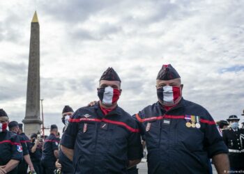 Γαλλία: Υποχρεωτική η χρήση μάσκας στους χώρους εργασίας από 1η Σεπτεμβρίου