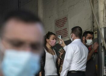 Κορονoϊός: Νέα απόφαση για τις μάσκες – Πού είναι υποχρεωτική η χρήση