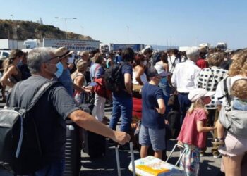 Ραφήνα: Αυξημένη η κίνηση στο λιμάνι – Δεκάδες πιστοί αναχωρούν για Τήνο