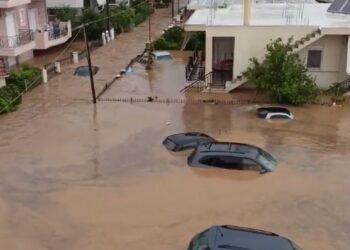 Εύβοια: Δραματικές στιγμές στο Μπούρτζι – Εγκλωβισμένοι κάτοικοι ζητούν βοήθεια