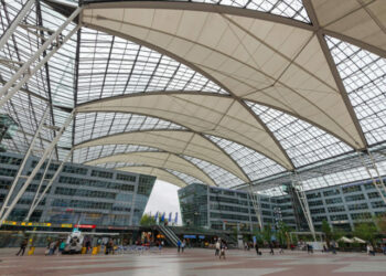 Θεσσαλονίκη – Μόναχο: Ταξίδεψε με τα οστά του άνδρα της στην τσάντα της