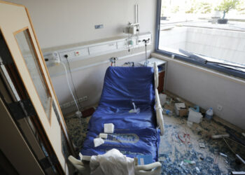 Βηρυτός: Η φωτογραφια που έγινε viral – Mαία  σώζει 3 νεογέννητα την ώρα της έκρηξης