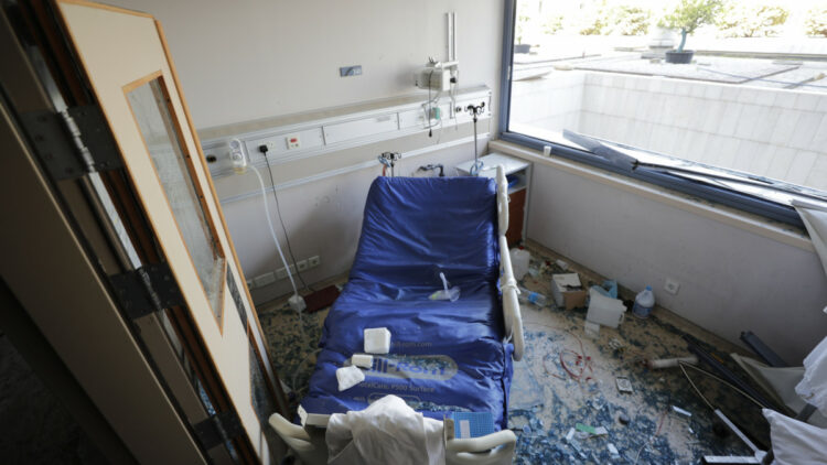 Βηρυτός: Η φωτογραφια που έγινε viral – Mαία  σώζει 3 νεογέννητα την ώρα της έκρηξης