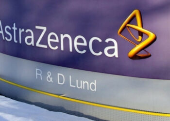 Κορονοϊός: Η Κομισιόν υπέγραψε συμβόλαιο με την AstraZeneca για 300 εκατ. δόσεις εμβολίου