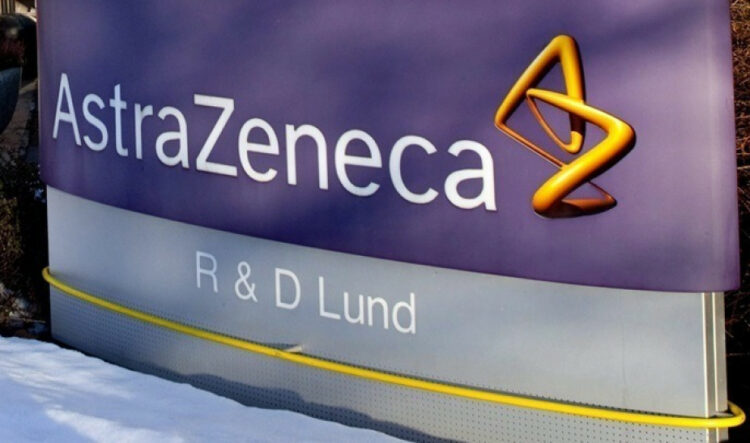 Κορονοϊός: Η Κομισιόν υπέγραψε συμβόλαιο με την AstraZeneca για 300 εκατ. δόσεις εμβολίου