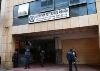 Κορονοϊός: Έξι αστυνομικοί σε καραντίνα μετά το θετικό κρούσμα στο ΑΤ Ομονοίας