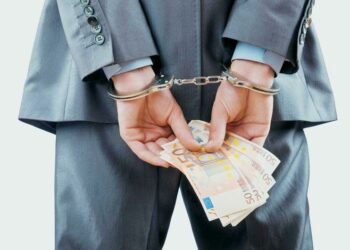 Συνελήφθη οδηγός δημάρχου για απάτη – Έταζε διορισμούς στο Δημόσιο