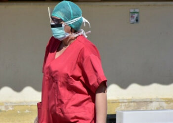 Κορονοϊό: 153 νέα κρούσματα – Συναγερμός για Αθήνα και Θεσσαλονίκη