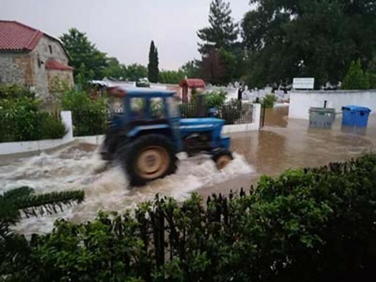 Kακοκαιρία «Θάλεια»: Σοβαρά προβλήματα στον Λαγκαδά – Εγκλωβισμένοι σε σπίτια και οχήματα