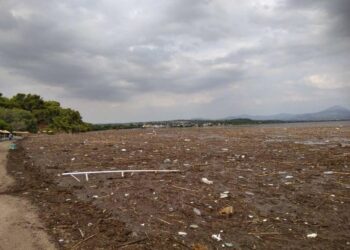 Δήλεσι: Kλειστές παραμένουν οι παραλίες