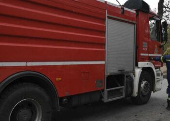 Φωτιά στην Τζια: Στη μάχη ελικόπτερα και επίγειες δυνάμεις