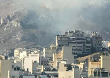 Φωτιά στη Νίκαια Αττικής (Βίντεο)