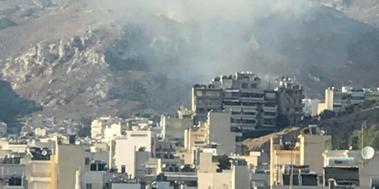 Φωτιά στη Νίκαια Αττικής (Βίντεο)