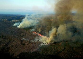 Κύθηρα: Μαίνεται η πυρκαγιά – Ενισχύονται οι δυνάμεις της πυροσβεστικής