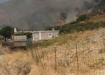 Χανιά: Αναζωπυρώθηκε η φωτιά – Εκκενώθηκε οικισμός