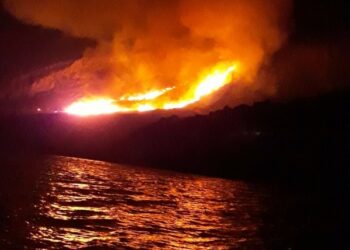 Γαλαξίδι: Μεγάλη φωτιά τώρα στους Αγίους Πάντες