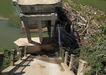 Σέρρες: Κατέρρευσε τμήμα γέφυρας