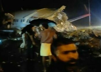 Ινδία: Αεροπορική τραγωδία – Αεροπλάνο κόπηκε στα δύο