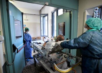 Κορονοϊός: 284 νέα κρούσματα και δύο νέοι θάνατοι – 31 στις ΜΕΘ