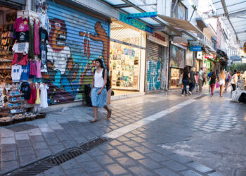 Ανοικτά τις Κυριακές τα καταστήματα στο κέντρο της Αθήνας