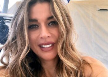 Δύσκολες στιγμές για την  Έρρικα Πρεζεράκου μετά το πολύωρο χειρουργείο