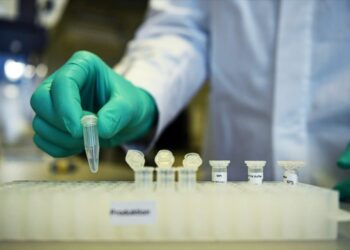 Ρωσία: Ξεκίνησε η παραγωγή του εμβολίου για τον κορονοϊό