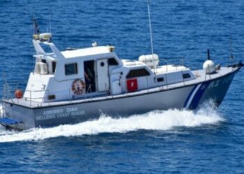 Σε εξέλιξη επιχείρηση διάσωσης αλλοδαπών ανοιχτά της Χάλκης 