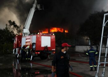 ΓΓΠΠ: Ενεργοποιήθηκε το 112 για τη φωτιά στη Μεταμόρφωση