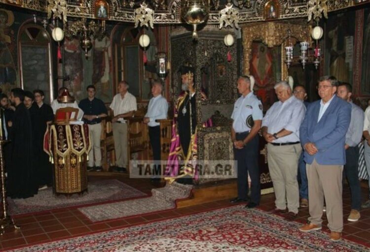 Μετέωρα: Αψήφησαν τα μέτρα και έκαναν λειτουργία χωρίς μάσκες