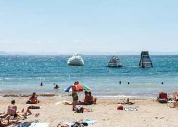 Υπουργείο Υγείας: Σε ποιες περιοχές της Αττικής απαγορεύεται η κολύμβηση