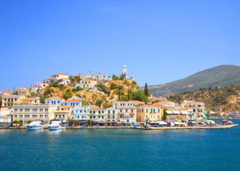 Κορονοϊός: Άρση των μέτρων στον Πόρο – Παραμένει σε καθεστώς επιτήρησης