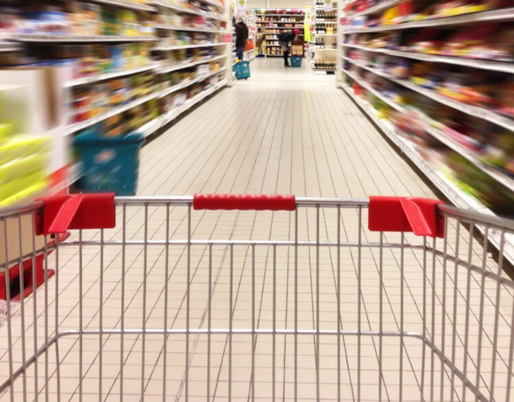 Βέλγιο – Κορονοϊός: Με υπεριώδη ακτινοβολία απολυμαίνουν τα καροτσάκια του σουπερμάρκετ