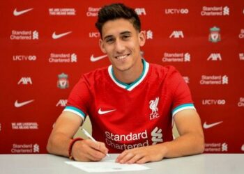 Και επίσημα παίκτης της Λίβερπουλ ο Κώστας Τσιμίκας