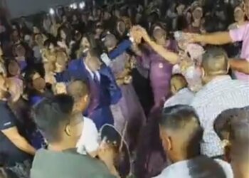 Κορονοϊός: Απίστευτες εικόνες συνωστισμού σε μουσουλμανικό γάμο στην Αλεξανδρούπολη – Προσήχθη ο γαμπρός