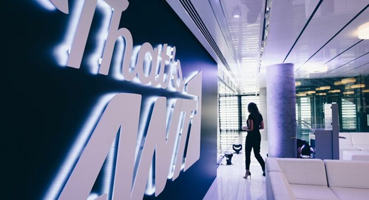 Αναστάτωση στον ΑΝΤ1 – Παρουσιάστρια λιποθύμησε «στον αέρα» (video)