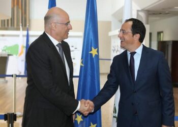 Συναντήσεις Δένδια με Αναστασιάδη και Χριστοδουλίδη στην Κύπρο
