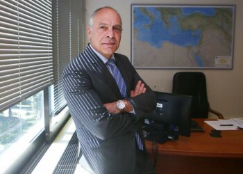 Δυσαρέσκεια στο Μαξίμου για τον Διακόπουλο μετά τη δήλωση περί ερευνών του Ορούτς Ρέις